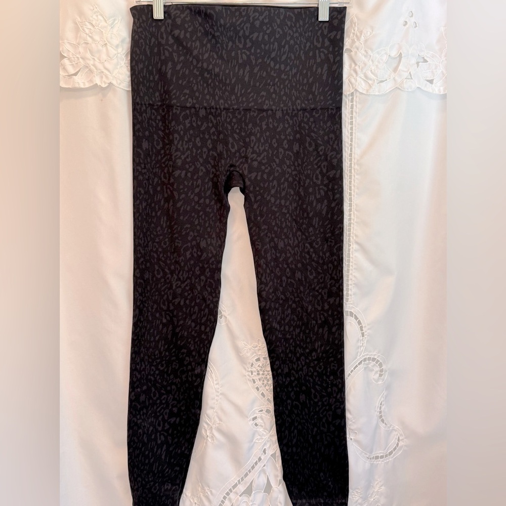 Spanx Ladies patterned black/gray leggings